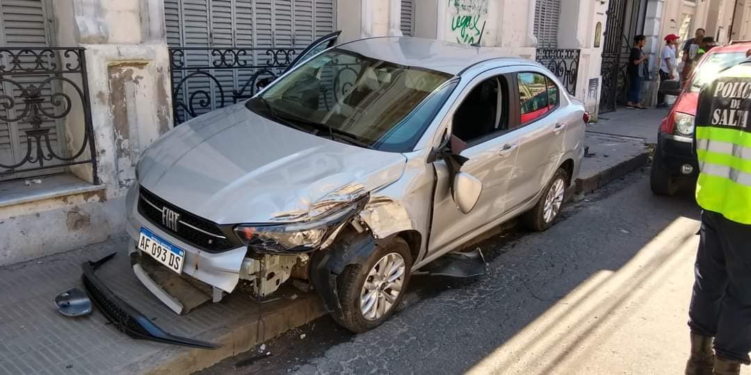 FUERTE ACCIDENTE EN MITRE Y SANTIAGO DEL ESTERO Con Criterio Salta 