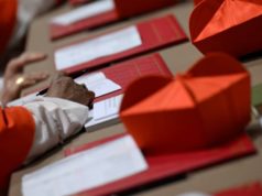 Expectativa en el Vaticano: Segunda fumata negra y el mundo aguarda al nuevo Papa