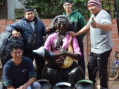 Con neumáticos desechados, un artista salteño creó una imagen de La Pachamama