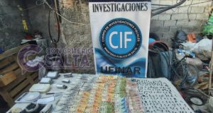 SERÍAN COLOMBIANOS | Allanamientos y seis detenidos tras la muerte de una joven en Villa Primavera