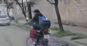 PLAZA CEFERINO | Golpearon y robaron la moto a una agente de tránsito