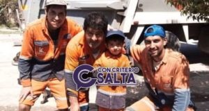 ¿Una tradición familiar? Salteños agradecen a los recolectores de residuos