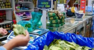 La crisis en Bolivia golpea el bolsillo en Salta: suben los cigarrillos y la hoja de coca