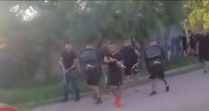 “Lo tenían entre seis pegándole a mi amigo”: acusan a policías de Infantería de golpear a jóvenes