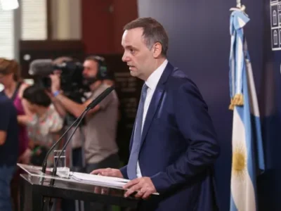 Adorni enfrenta una semana decisiva mientras la Justicia pone la lupa en su patrimonio