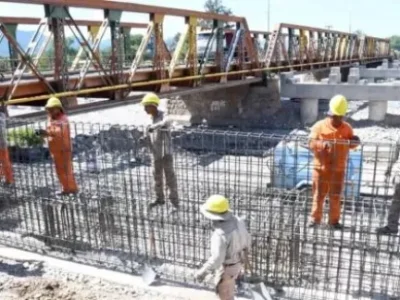 Empieza una fase central en el río Vaqueros con la estructura del nuevo puente