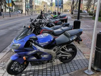 El accesorio obligatorio que deben darte gratis cuando comprás una moto en Salta