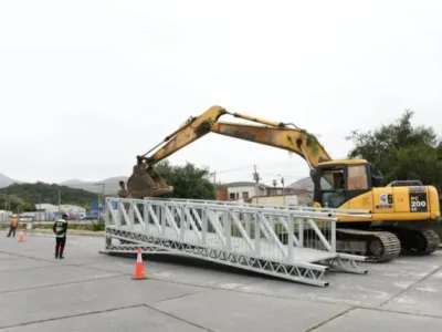 Obra clave en el Canal Yrigoyen: instalan un nuevo puente peatonal y habrá cortes por un mes