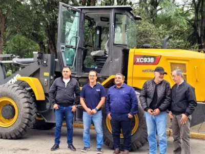 Metán suma maquinaria: José María Issa incorporó una pala cargadora con fondos propios