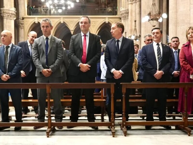 Manuel Adorni y Axel Kicillof coincidieron en la misa en homenaje al papa Francisco en la Basílica de Luján