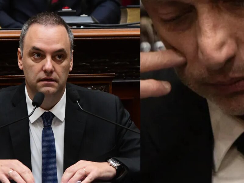 Polémica foto: ¿streamer y diputado libertario se durmió en plena sesión de Manuel Adorni?