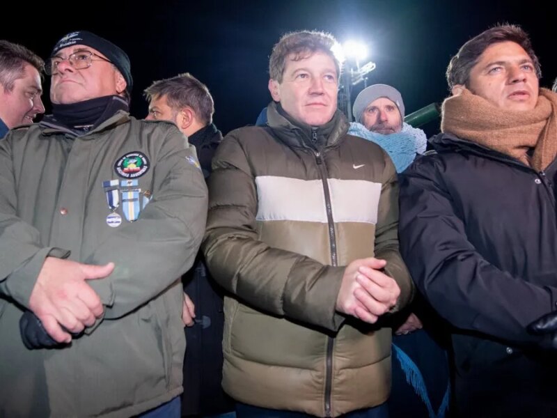 Axel Kicillof participó de la vigilia por Malvinas en Tierra del Fuego: «El territorio no se vende»