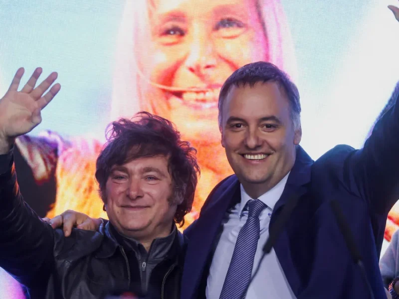 «Voy a ir a escuchar a mi jefe de Gabinete»: Javier Milei confirmó su respaldo a Manuel Adorni en el Congreso