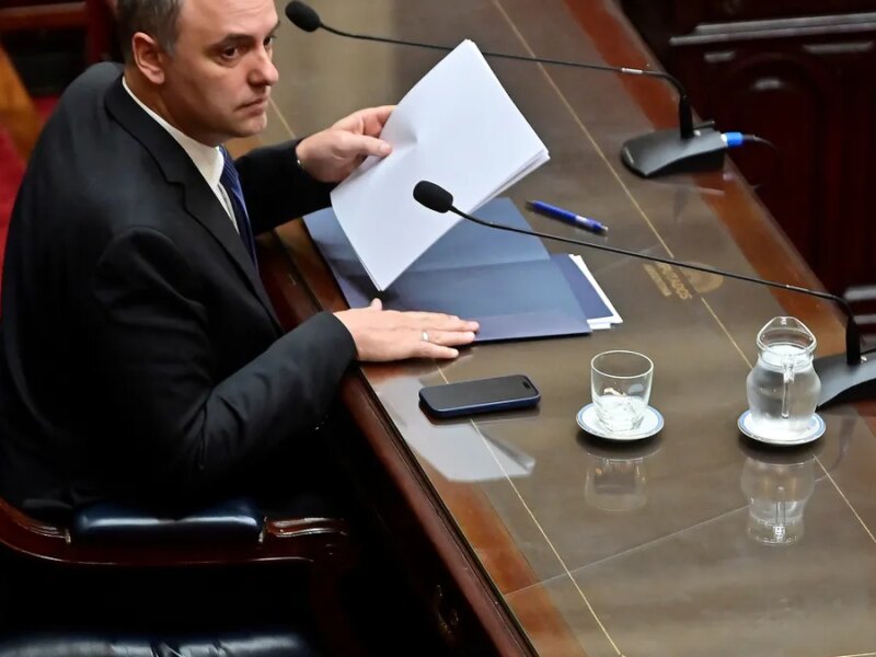 Manuel Adorni descartó su renuncia: «Estoy acá dando la cara»