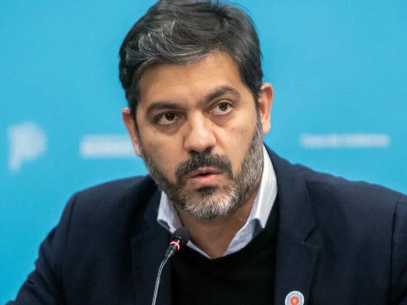 Carlos Bianco fue operado de urgencia en Barcelona: qué le pasó