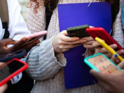 Redes sociales en la mira: buscan limitar su uso en menores y exigir controles a plataformas