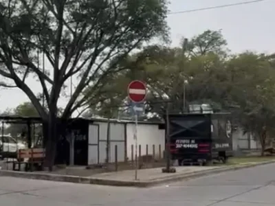 Ordenamiento en zona sur: la Municipalidad intimó a comercios irregulares y retirará estructuras abandonadas