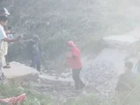 Bronca y tensión en Tartagal: vecinos destruyeron un puente tras el ataque a un trabajador