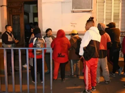 El frío golpea fuerte en Salta: el Hogar de Noche casi llegó al límite