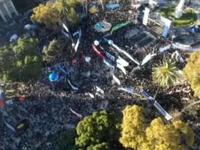 Clamor universitario en las calles: multitudinaria marcha a Plaza de Mayo en defensa de la educación pública