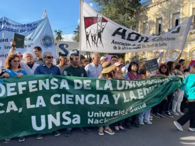Salta se unió al reclamo nacional: multitudinaria movilización en defensa de la universidad pública