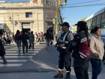Tensión en el Mercado San Miguel: incidentes entre puesteros y nuevos vendedores ambulantes