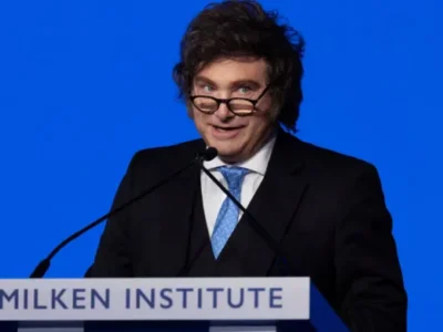 Mientras Caputo negocia en EEUU, el Gobierno suma preocupaciones por Manuel Adorni y el consumo