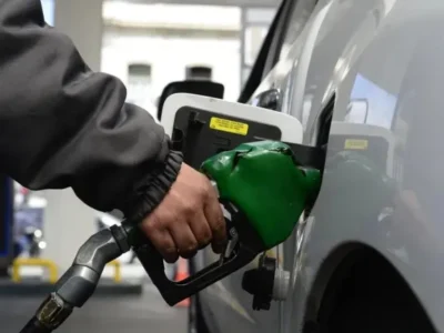 Los combustibles tendrán otro mes de “amortiguación” y hay incertidumbre por lo que viene