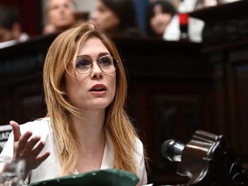 Denunciaron a Lilia por difundir las fotos eróticas junto a su ex