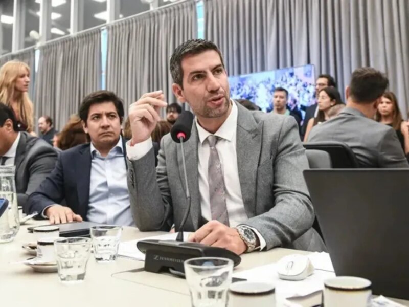 «A mi nombre»: diputado libertario cayó al Congreso con un auto de 200.000 dólares
