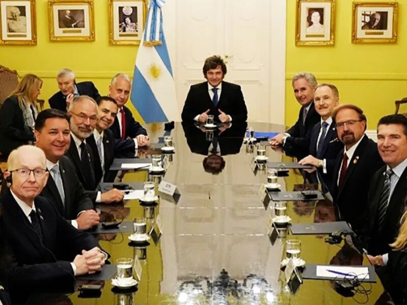 Milei se reunió con el embajador de Estados Unidos y anunciaron inversiones por u$s8 mil millones