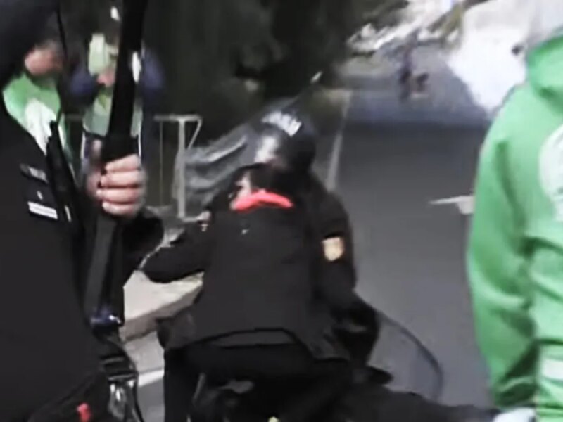 San Martín: la Policía de la Ciudad reprimió a trabajadores y un efectivo quedó caído