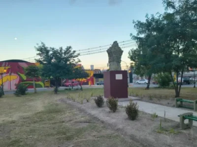 Así quedó la plazoleta Juan Calchaquí tras las obras de recuperación integral