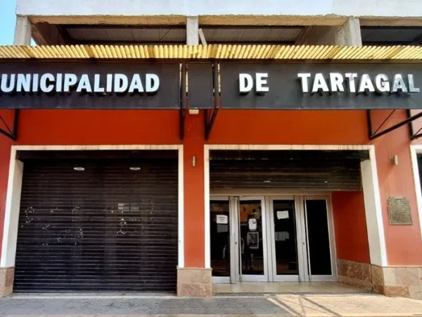 |VIDEO| Estalló el conflicto en Tartagal: trabajadores rodean la Municipalidad por salarios adeudados