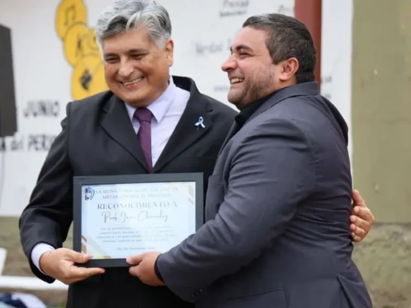 José María Issa encabezó el homenaje a periodistas en Metán por su día