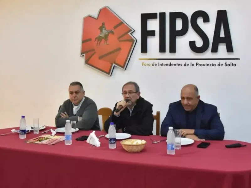 Camacho llevó tranquilidad a los intendentes y garantizó apoyo para afrontar el segundo semestre