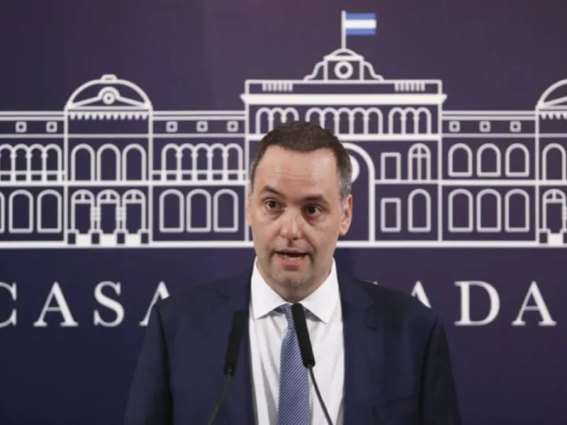 La estrategia secreta para salvar a Manuel Adorni en medio de la tormenta política