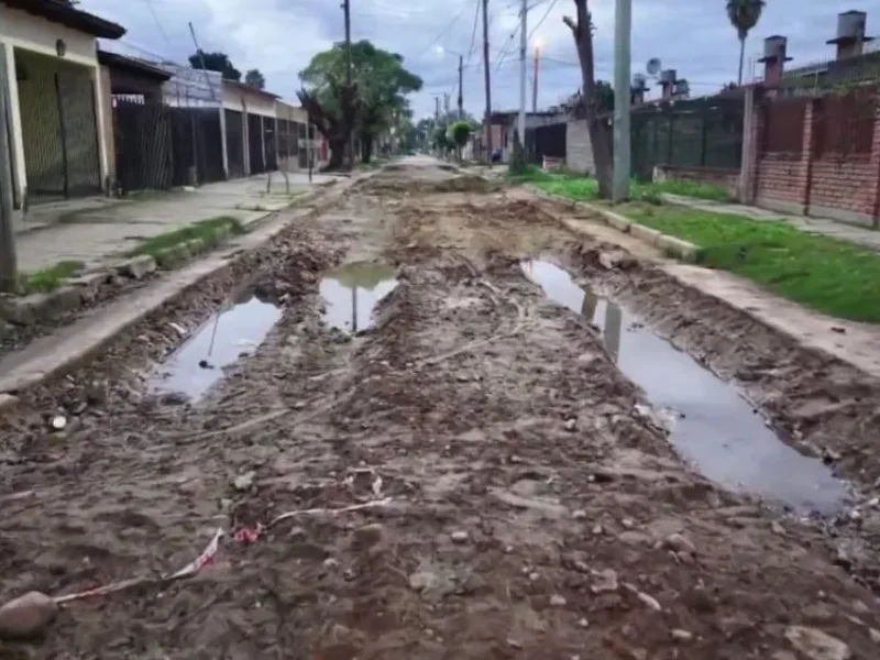 «Nos dejaron encerrados»: vecinos apuntan contra la gestión de Hernández Berni por una obra paralizada hace más de un mes