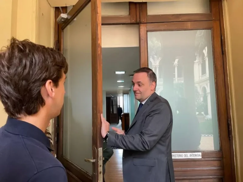 La jugada de Adorni para no quedar solo mientras avanza la causa judicial