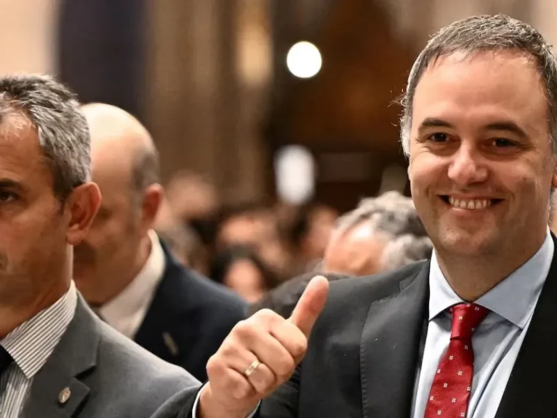 El oficialismo busca frenar en el Congreso los pedidos de interpelación contra Adorni