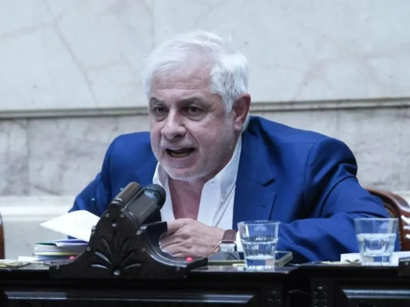 Pablo Outes, durísimo con Adorni: «El Gobierno insiste en sostener a un funcionario seriamente cuestionado»