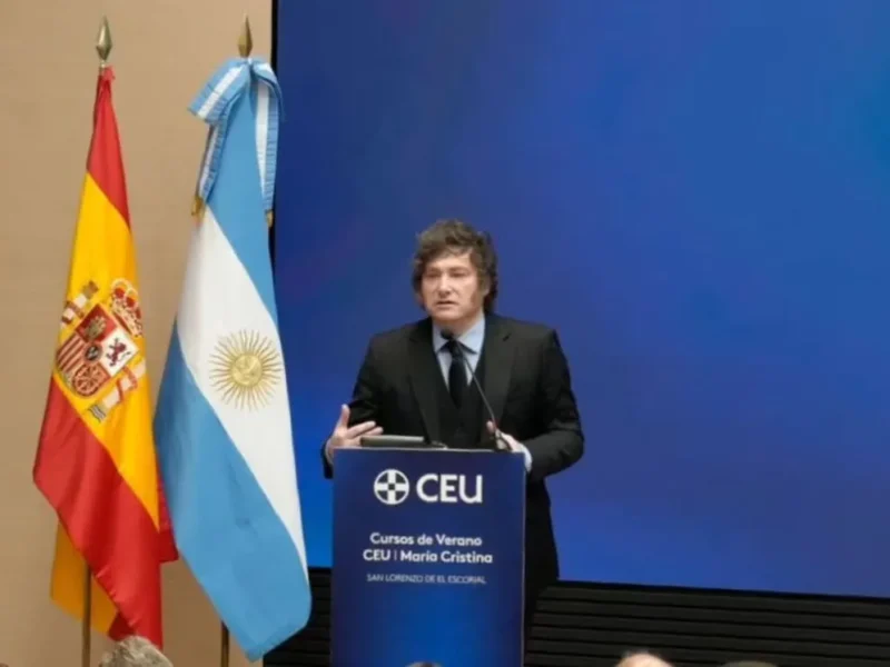 Milei, tajante sobre Adorni: «Si la Justicia lo considera culpable, lo vuelo de una patada»