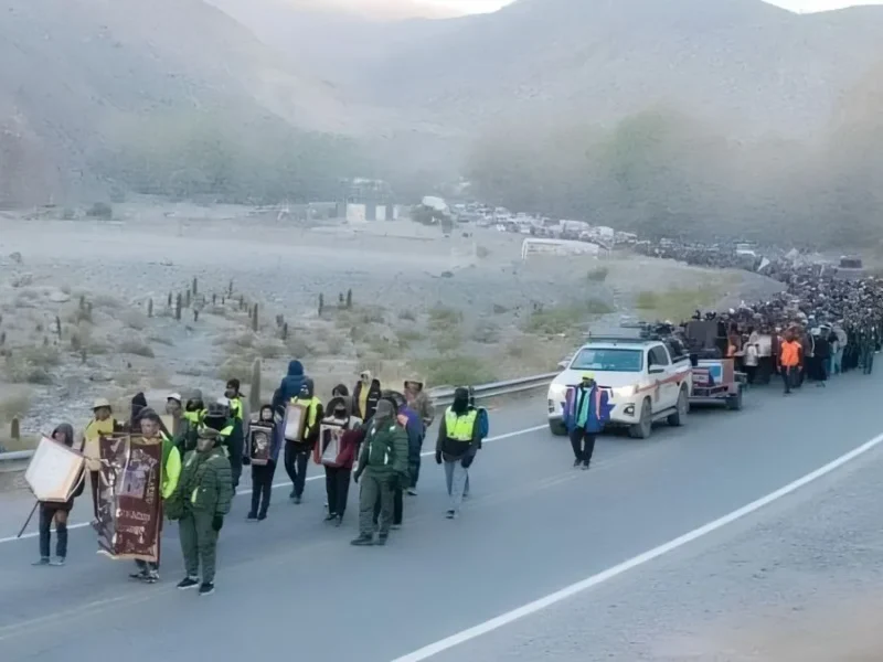 Peregrinos de San Antonio de los Cobres iniciaron su caminata hacia Salta en honor a la Virgen del Perpetuo Socorro