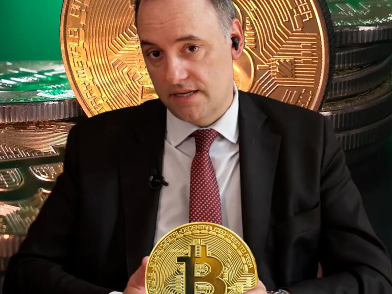 Qué decía Manuel Adorni sobre la posibilidad de invertir en Bitcoin antes de ser funcionario