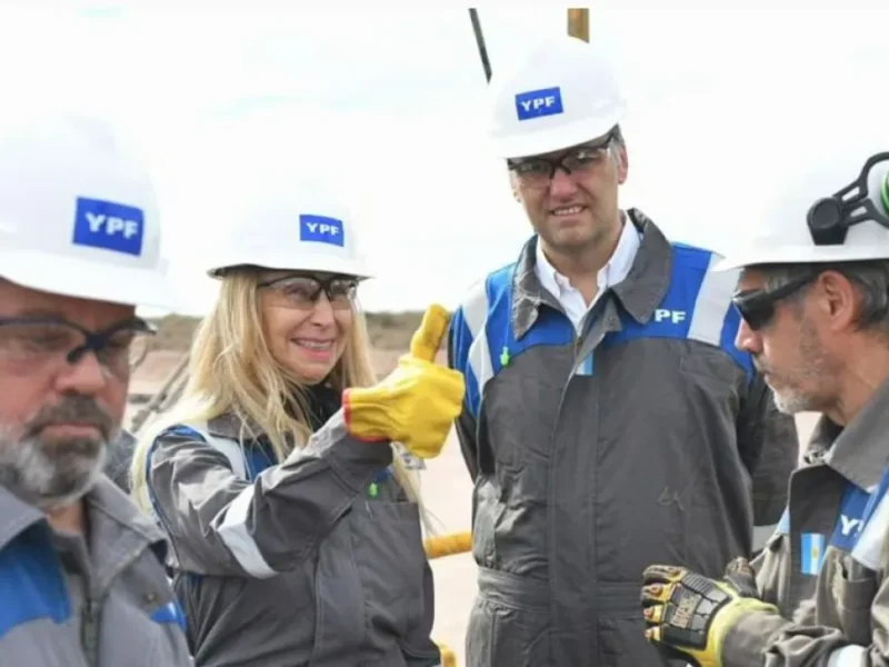 Tras su salida del Gabinete, Manuel Adorni renunció a su cargo en el directorio de YPF