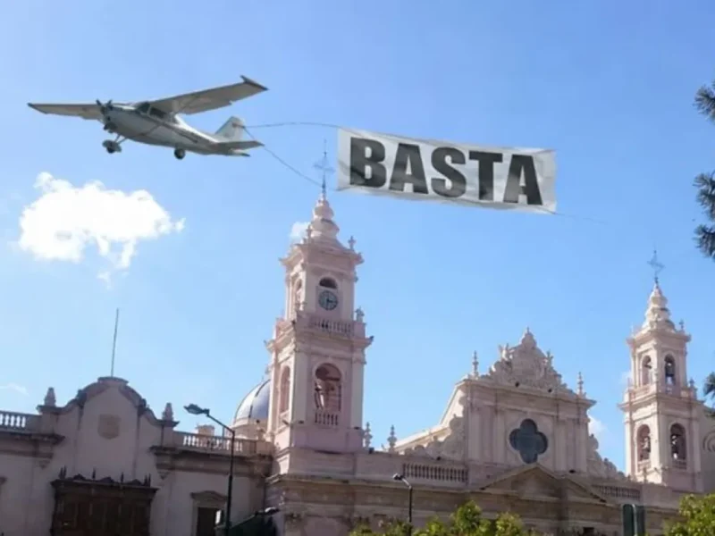Proyecto en Salta: buscan prohibir que las avionetas hagan publicidad con altoparlantes sobre la ciudad