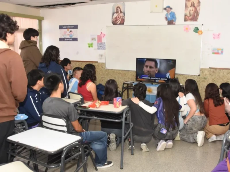 Qué pasará con las clases este martes mientras juega la Selección Argentina