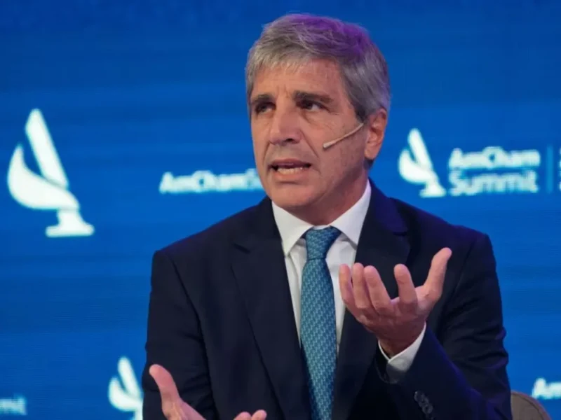 Caputo presentó un plan para afrontar los vencimientos de deuda hasta 2027