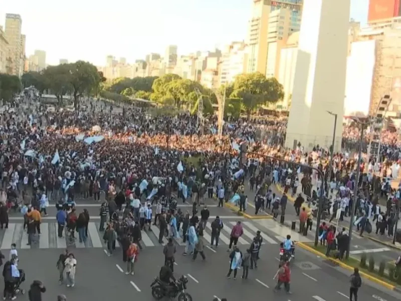 Mundial 2026: el Obelisco porteño se tiñó de celeste y blanco tras la clasificación de la Selección Argentina