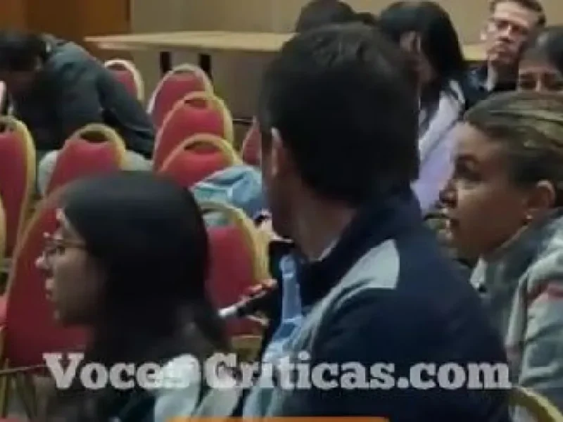 |VIDEO| Debate en Grand Bourg: el Gobierno de Salta analizó los desafíos de la crianza en la era digital